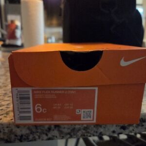 Nike Flex Runner 3
Toddler size 6C
University red and black